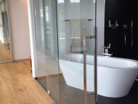 Glas-Schiebetür zu Badewanne 
