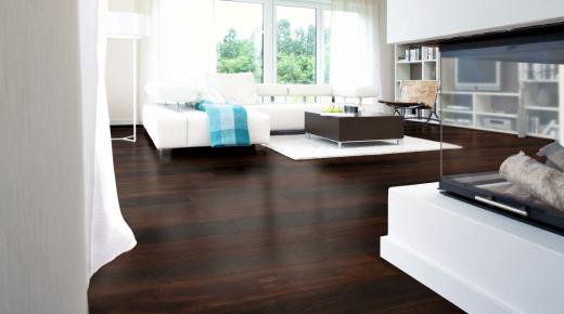 Parkett dunkel aus Eiche im Wohnzimmer