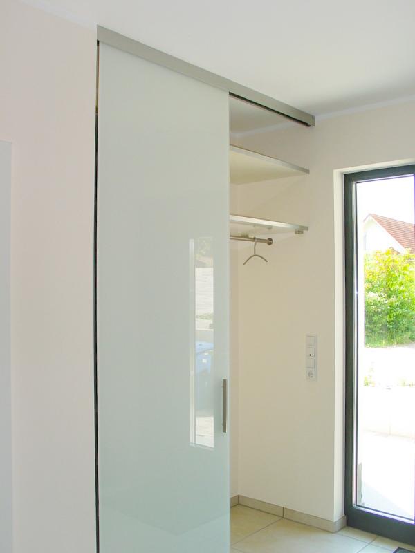 Garderobe mit Schiebetür für Kunde in Weisenheim