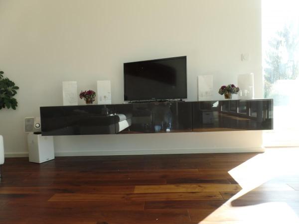 Fernsehschrank hochglanz in schwarz 