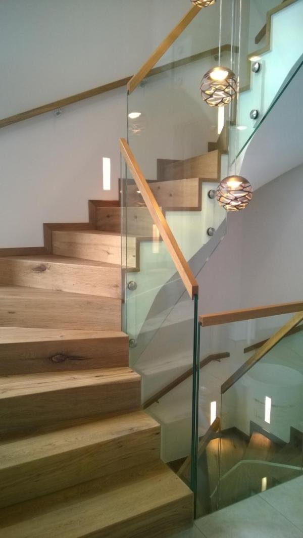 Holztreppe gewendelt 