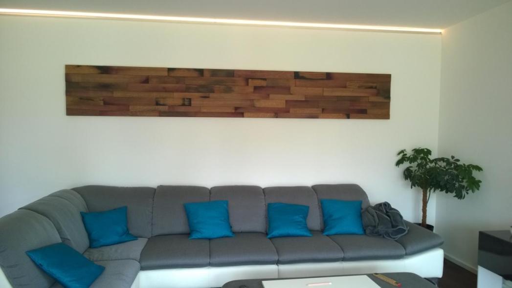 Holzverkleidung für das Wohnzimmer 