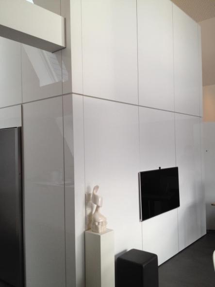 Wandschrank in Weißlack 
