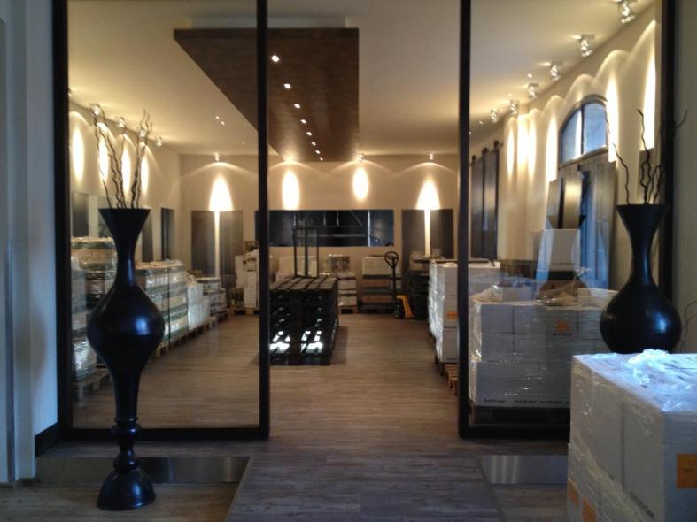 Winzergenossenschaft Die Weinmacher in Niederkirchen: Ganzglasanlage mit Schiebetüren zum SB-Bereich