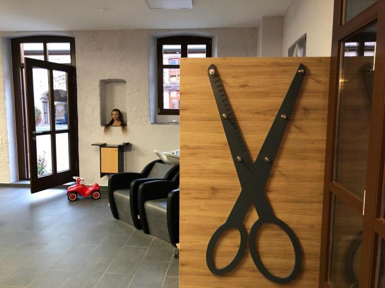 Haarschneider in Großkarlbach