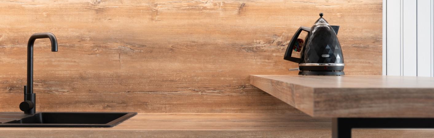 Küche mit Holzfurnier